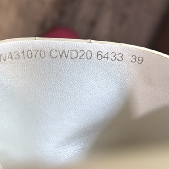 Gucci Slides - Picture 9 of 9